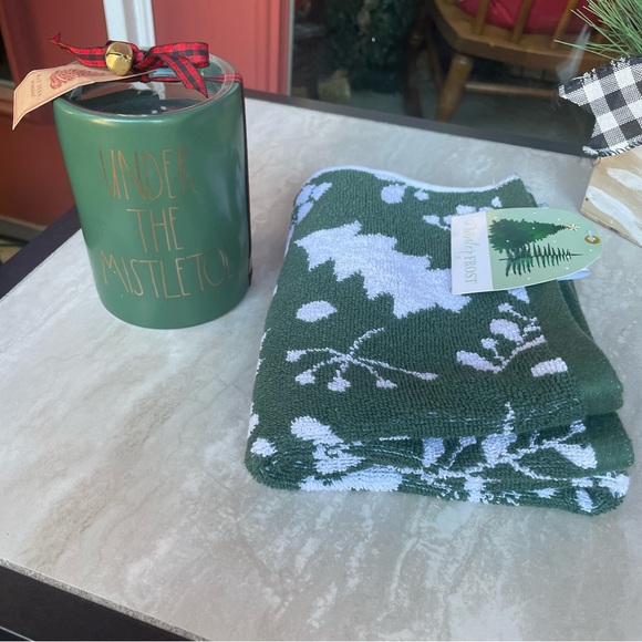 Rae Dunn Green Christmas Candle & Hand Towel NWT - Picture 2 of 10
